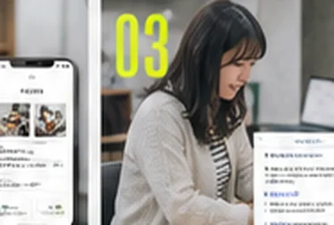 パソコンで業務を進める女性
